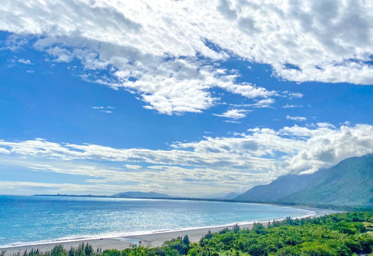 Lakeshore Hotel Hualien Taroko Shunan Exterior photo View of the bay