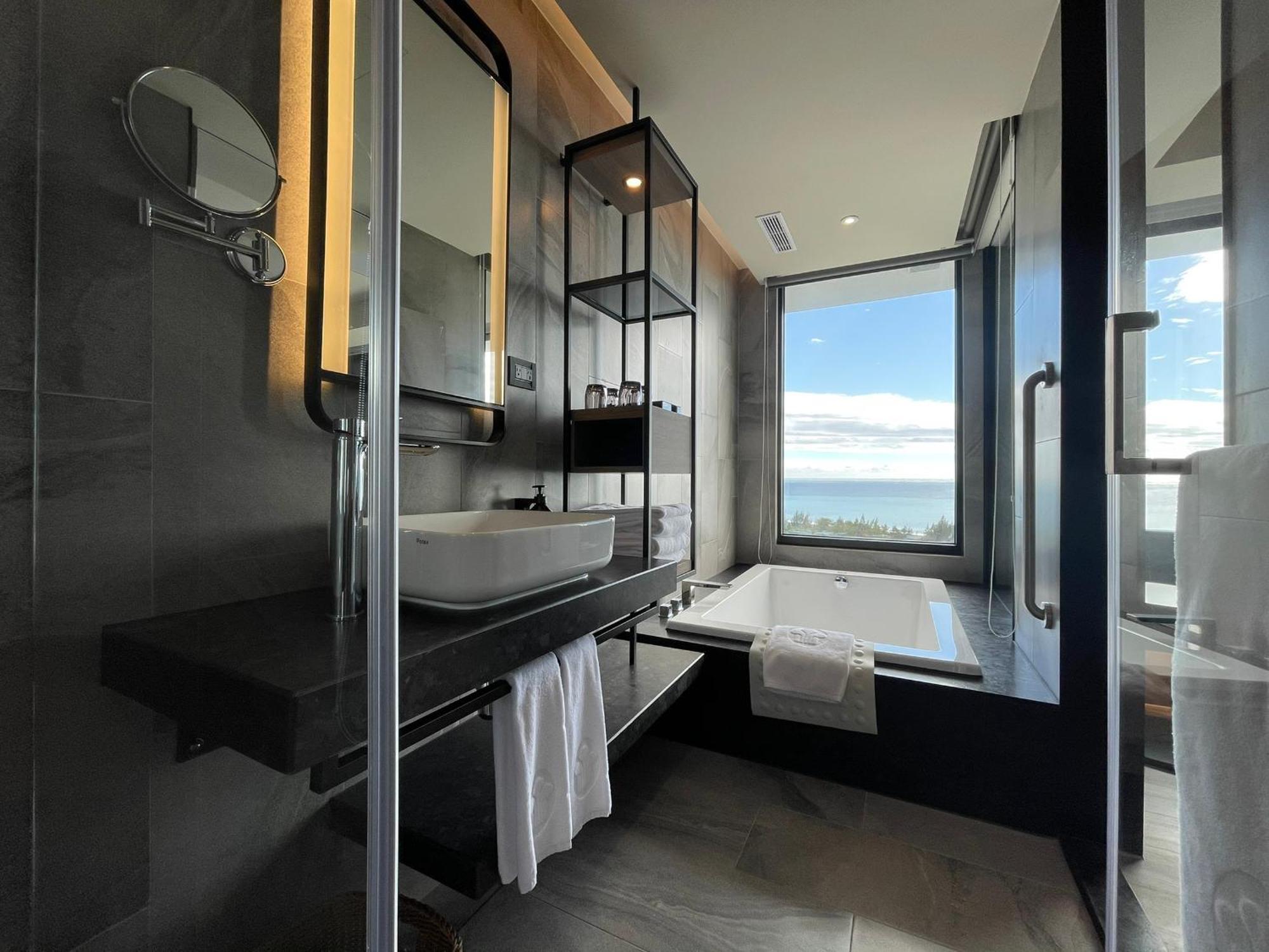Lakeshore Hotel Hualien Taroko Shunan Room photo Bathroom